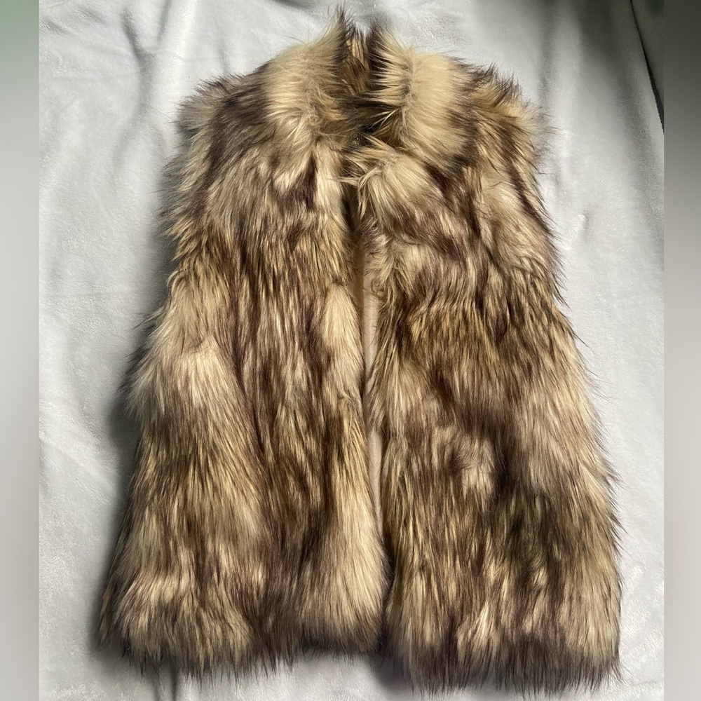 Beautiful Faux Fur Vest (Ci Sono by Cavalini) - Picture 3 of 15